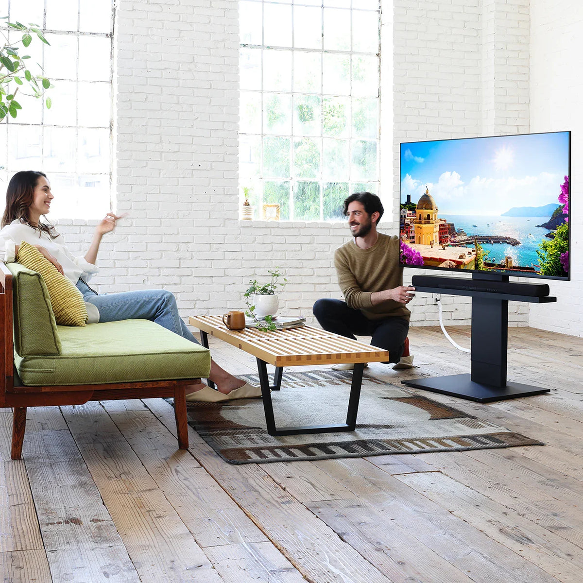 WALL INTERIOR TVSTAND V2 CASTER | グッドデザイン賞受賞・キャスター 