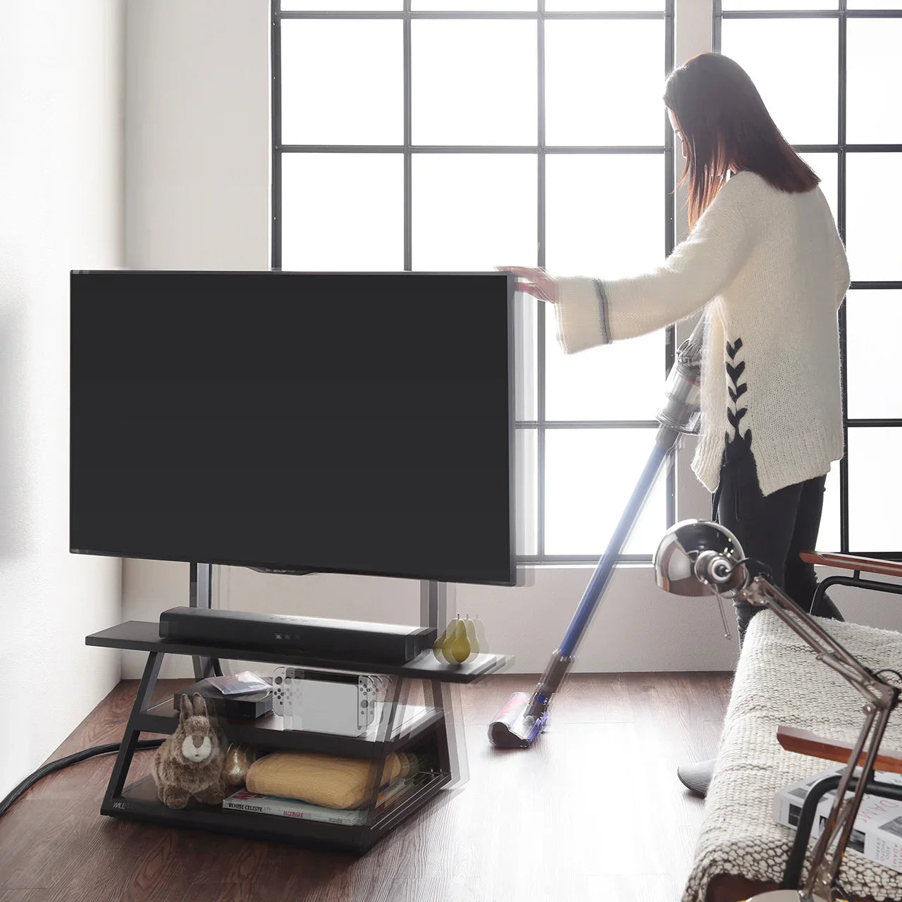 WALL INTERIOR TVSTAND M1 CASTER