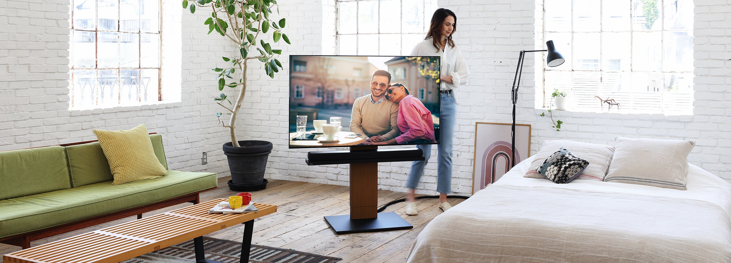 WALL INTERIOR TVSTAND V2 CASTER